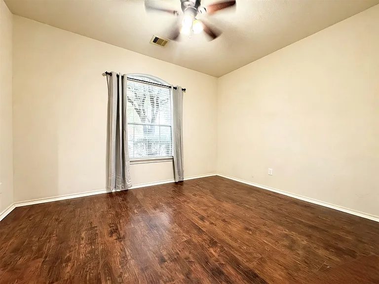 21344 Thurston Crossing Dr — Photo 3