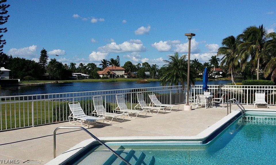 1st image of 555 Park Shore Dr
