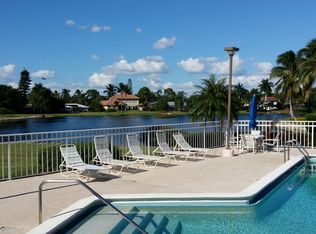 555 Park Shore Dr, Naples, FL 34103