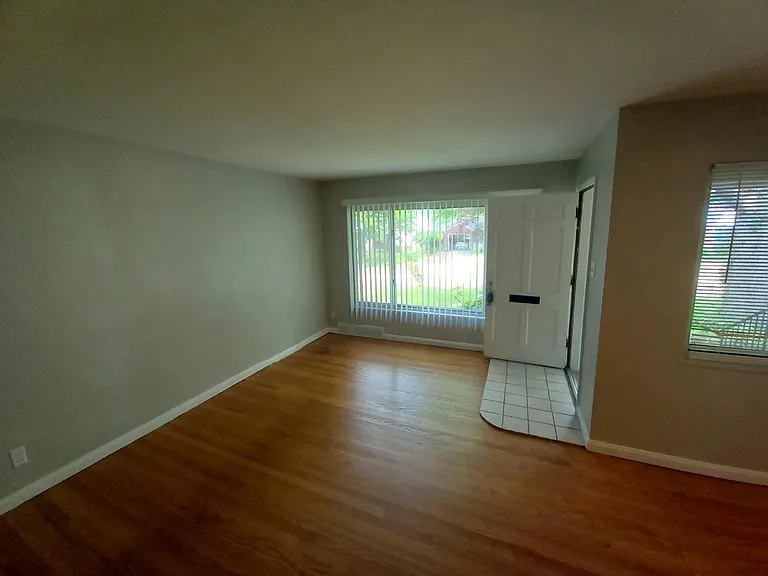 1315 Pinetree Ln — Photo 5