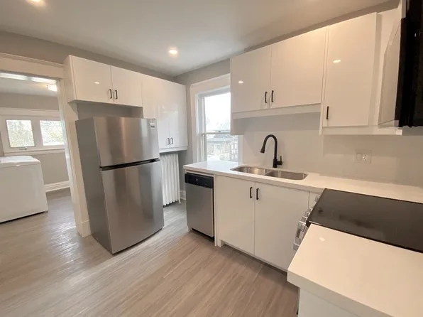 953 Montclair Ave #2, Hamilton, ON L8M 2E3