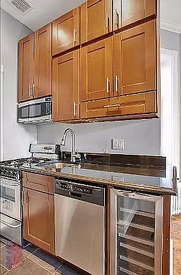 4th image of 248 Mott St APT 24