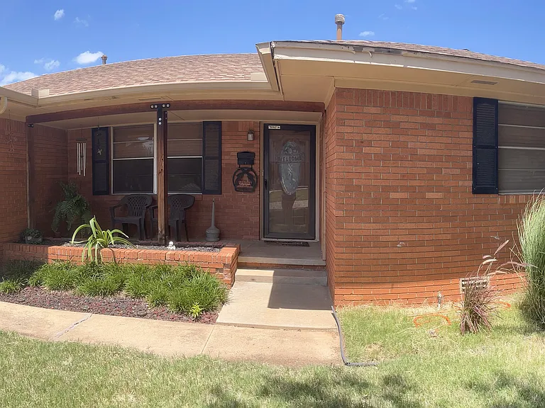 620 Skyline Dr — Photo 2