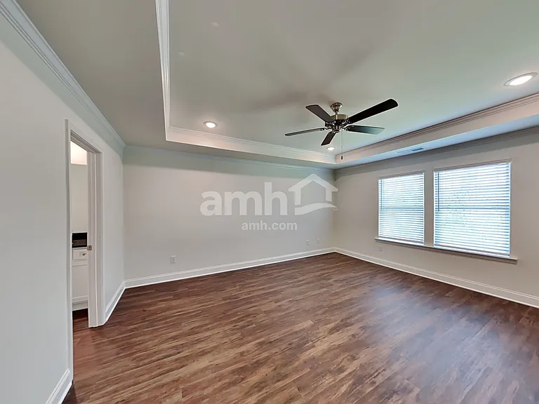 216 Willow Ln — Photo 12