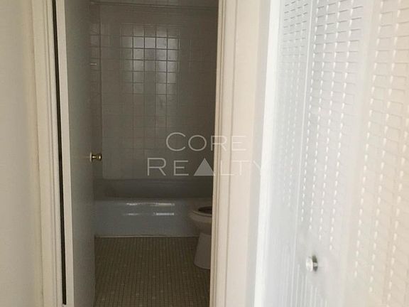 3rd image of 1517 W Morse Ave #509