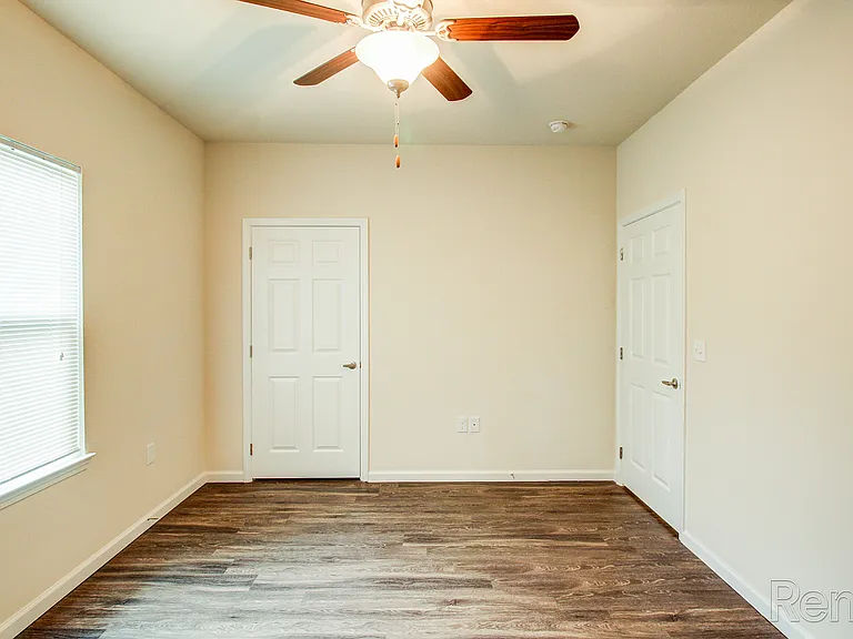 Buchanan Way Apartments — Photo 14