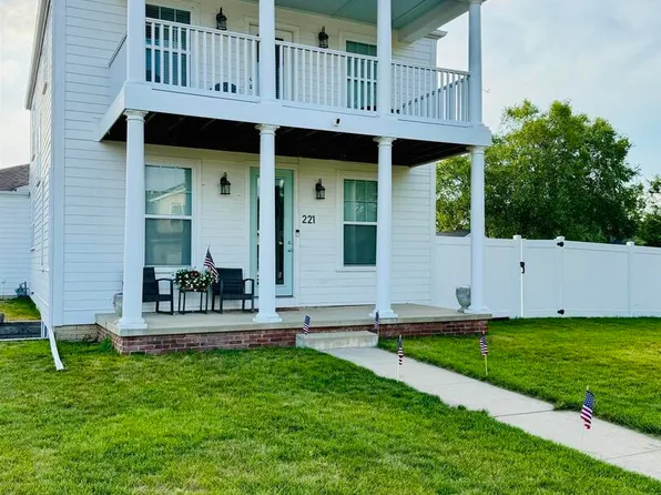 221 N Stillwater Dr, Chillicothe, IL 61523