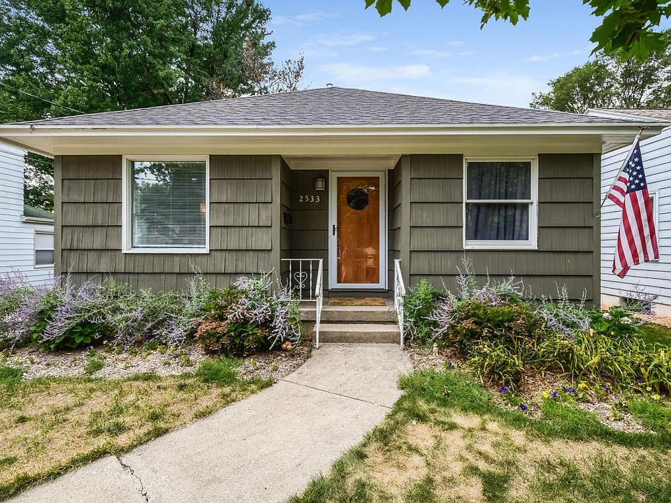 1st image of 2533 Martin Ave SE