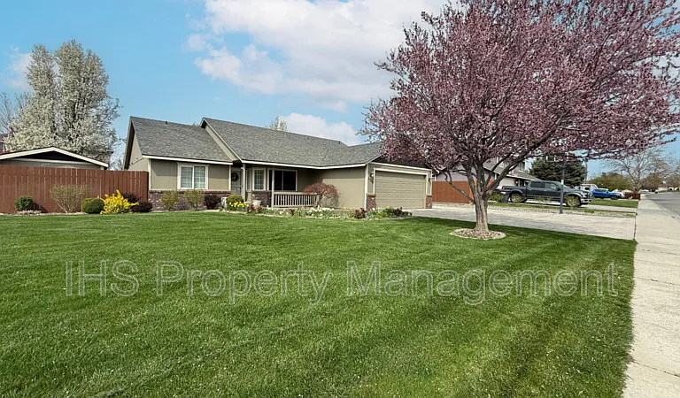 5508 Holly Way — Photo 2