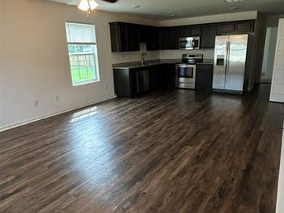 2nd image of 305 Fieldstone Cir