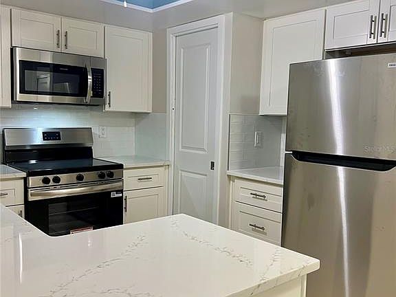 4th image of 632 Edgewater Dr Unit 139
