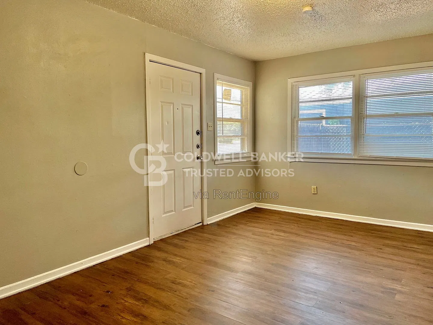 2 bed, 1.0 bath, 816 sqft, $800 — Photo 3