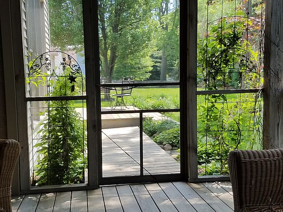 Lg screened porch