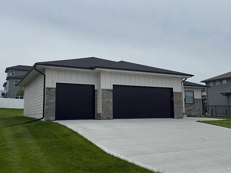 11013 Bearcreek Dr — Photo 3