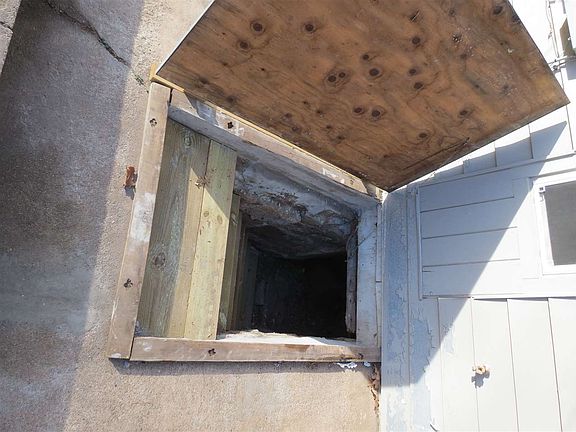 3rd image of 518 E Harvey Ave