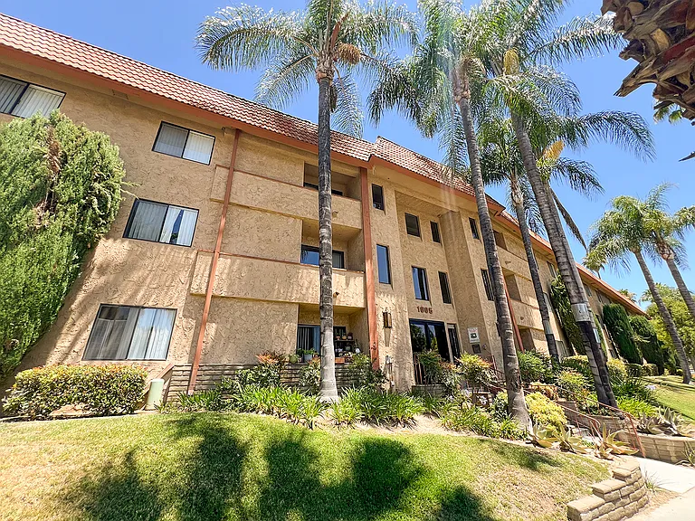Casa Verde at Canyon Crest Apartments — Photo 2