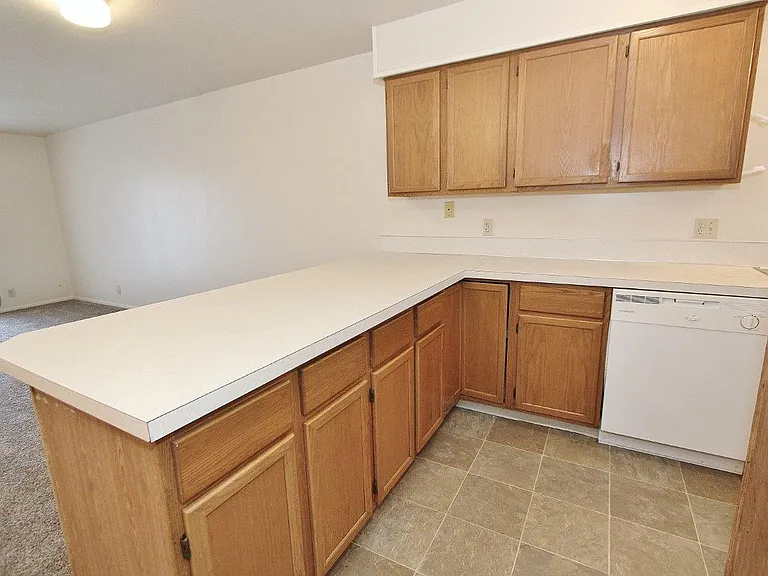 551 N Moffatt Ave #9 — Photo 9