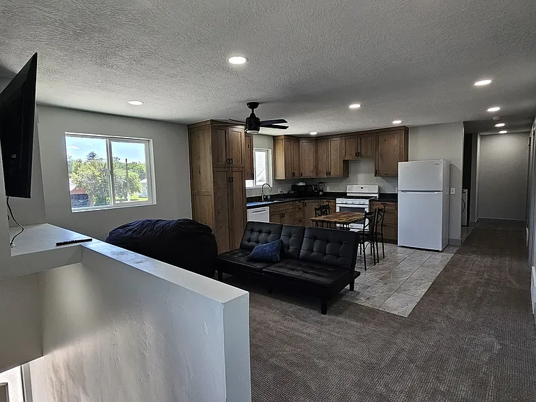 227 E 200 N #PRIVATE ROOMS AVAILA — Photo 2