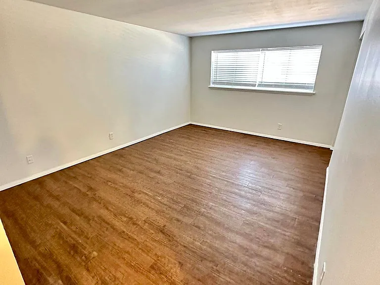 1220 S Rockford Ave — Photo 6