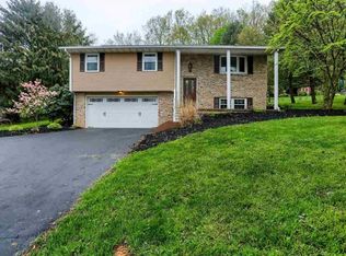 2 Raber Dr, Spring Grove, PA 17362