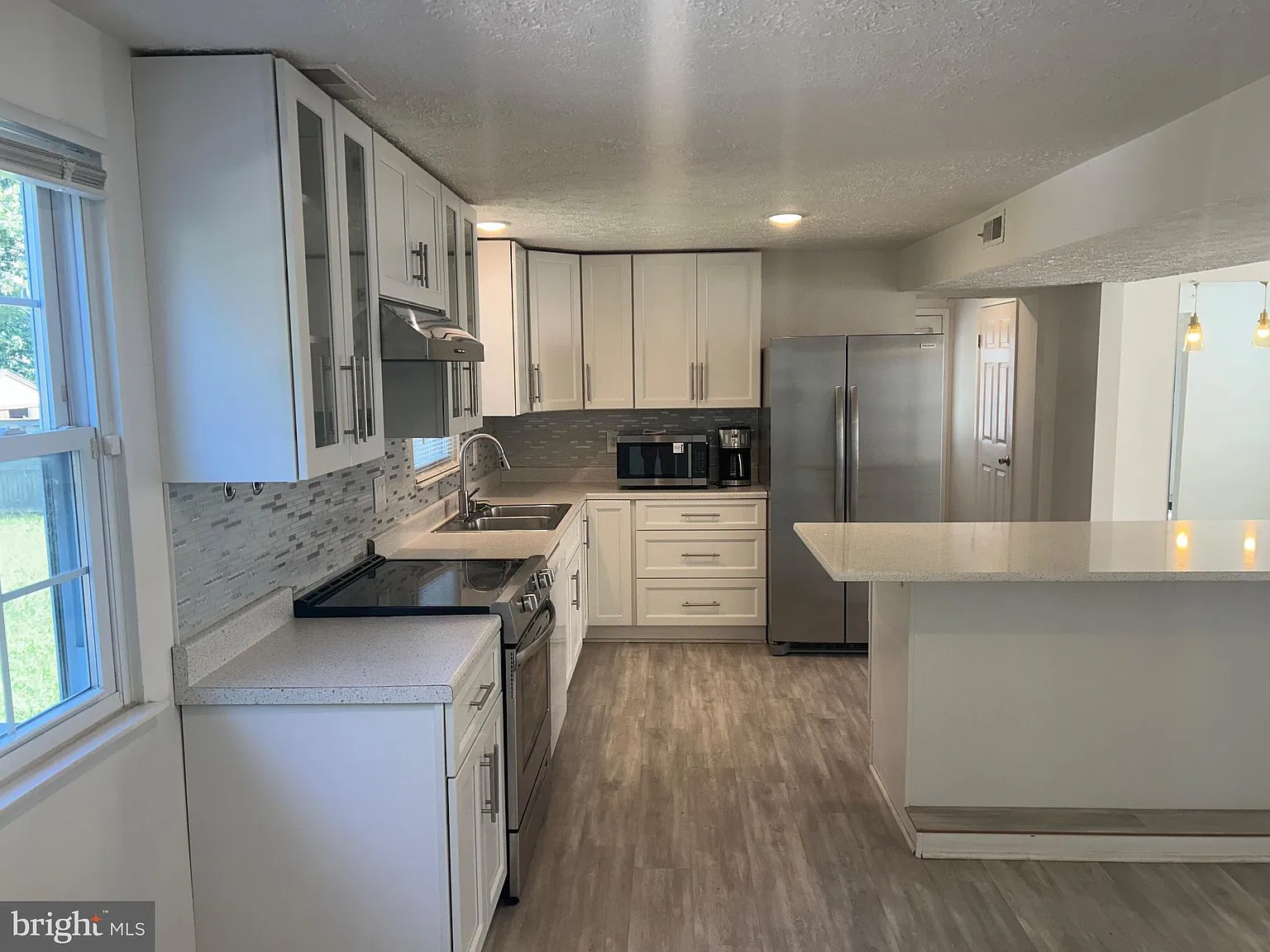 3 bed, 2.5 bath, 1664 sqft, $3,650 — Photo 2