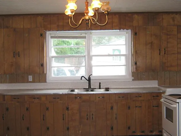 1314 Kelly St, Rossville, GA 30741