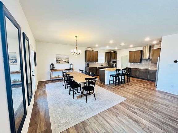 4th image of 135 E Flowing River Dr