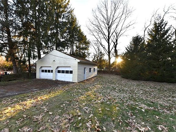 3rd image of 26 Woodland Ave