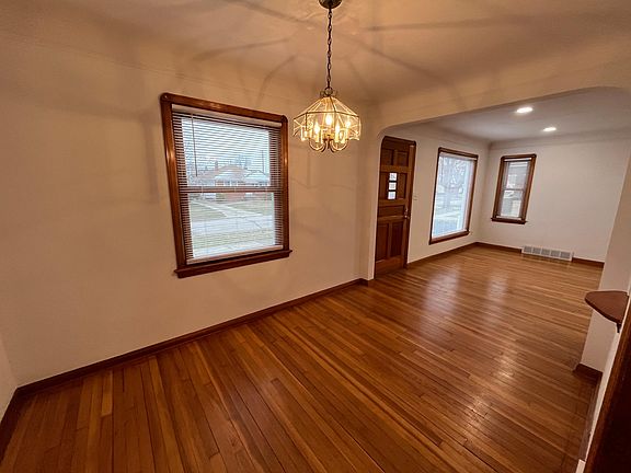 5th image of 2911 Tuxedo Ave