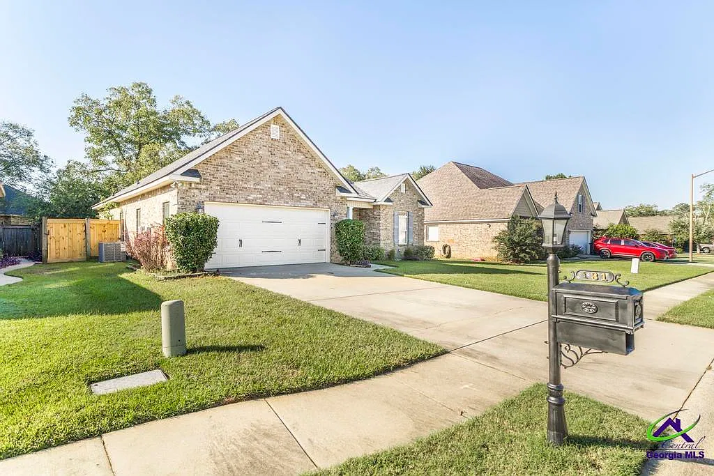 3 bed, 2.0 bath, 1726 sqft, $1,995 — Photo 1