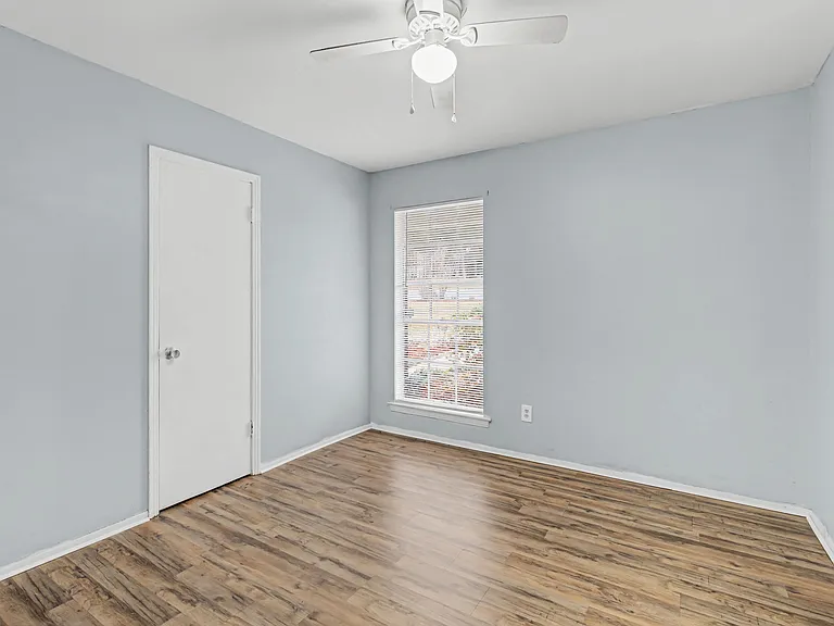 54 N University Blvd — Photo 8