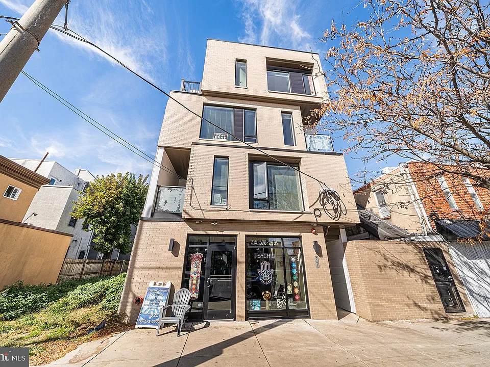 331 E Girard Ave #33