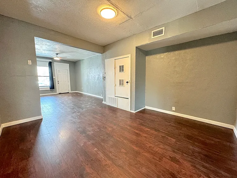 3906 Tularosa Ave — Photo 7