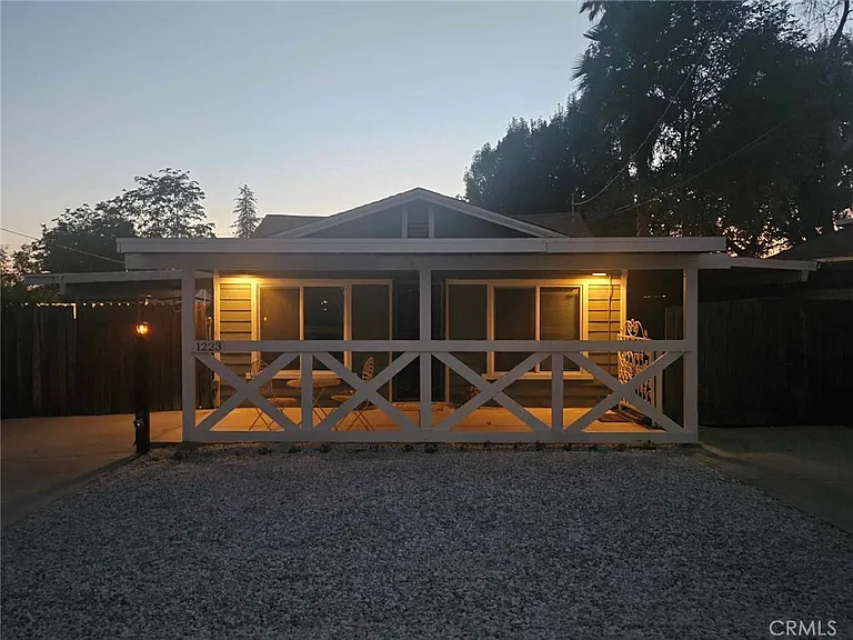 1223 Rose St — Photo 2