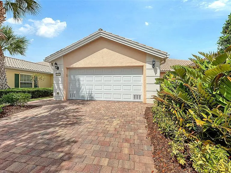 11605 Garessio Ln — Photo 2