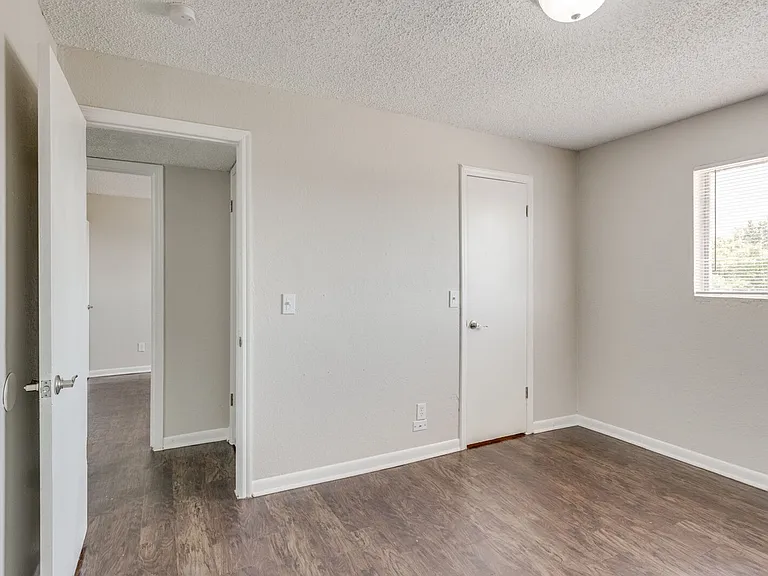 2400 Nottingham Way — Photo 21