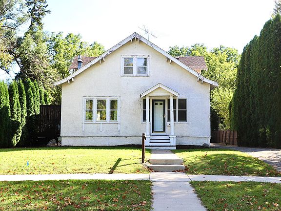 3rd image of 913 2nd St W