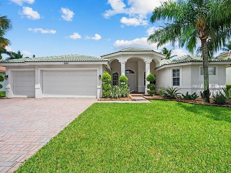 11727 Paradise Cove Ln — Photo 1
