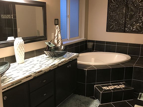 fully tiled MB incl shower