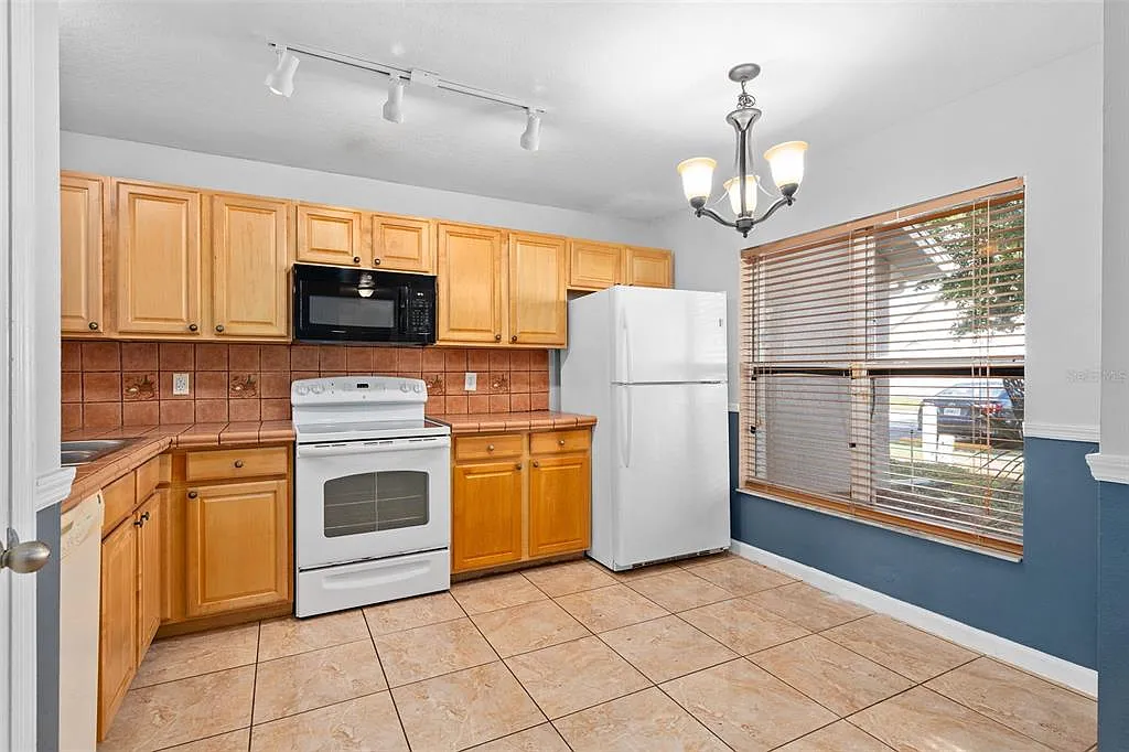 3 bed, 2.5 bath, 1460 sqft, $1,850 — Photo 4