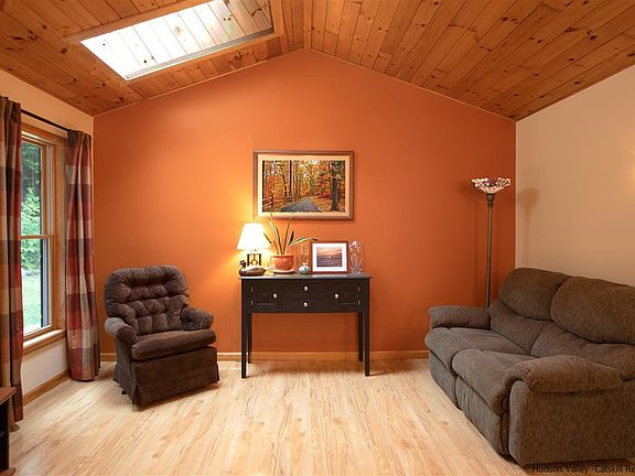 3rd image of 54 Laurel Hollow Est