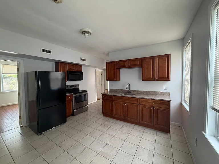 21 Monticello St #4 — Photo 4