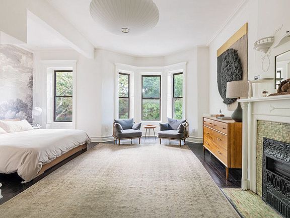 3rd image of 558 Jefferson Ave #1FMY