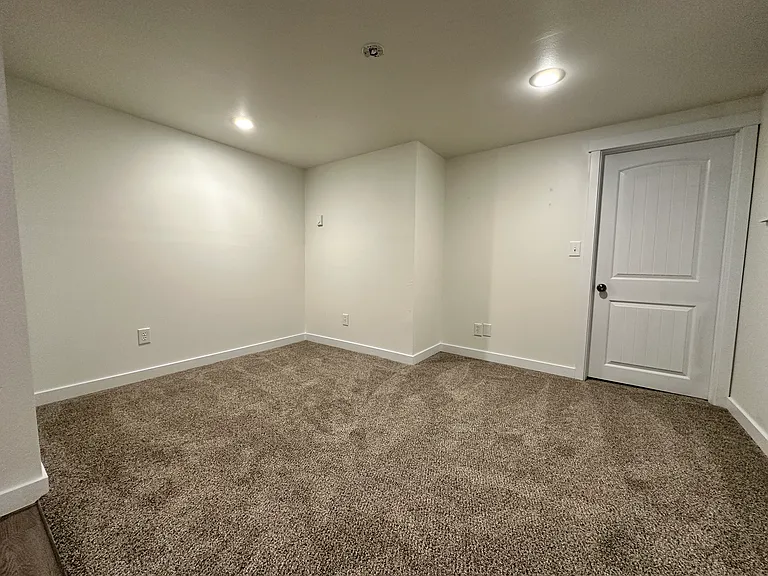 341 Bertha Ave — Photo 9