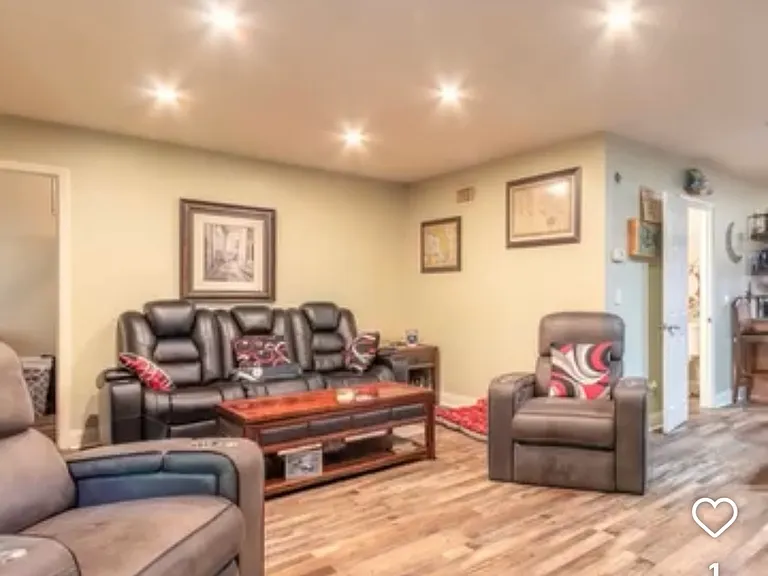 731 Laurel Bay Cir — Photo 4
