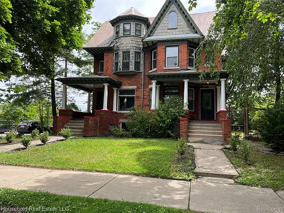 2nd image of 4440 Commonwealth St