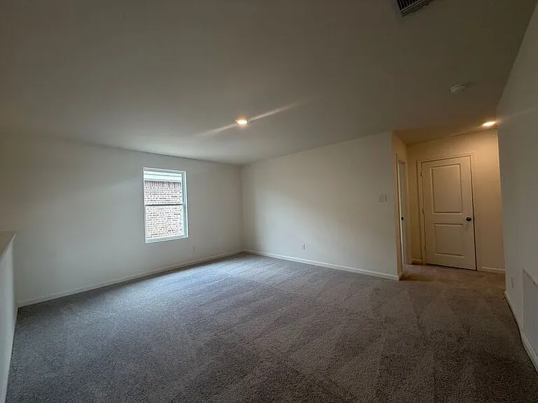 2210 Meadow Park Dr — Photo 16