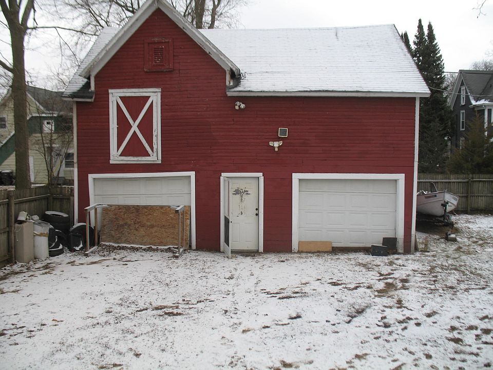 2nd image of 953 Vine St