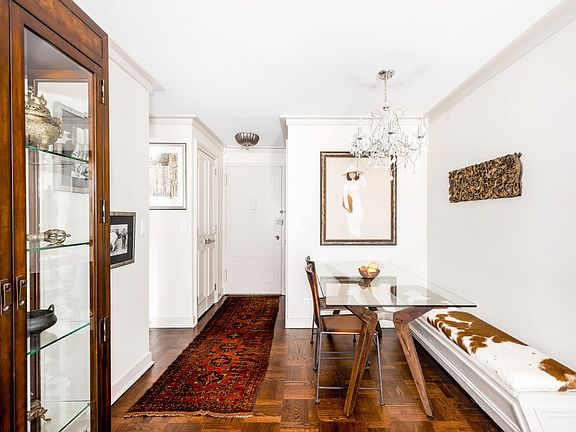 4th image of 201 W 70th St APT 6G