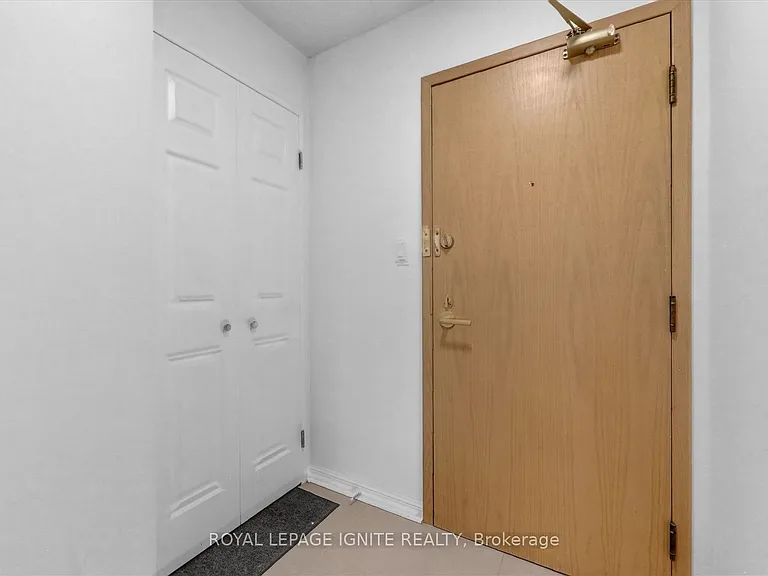 24 Wellesley St W #1206 — Photo 10